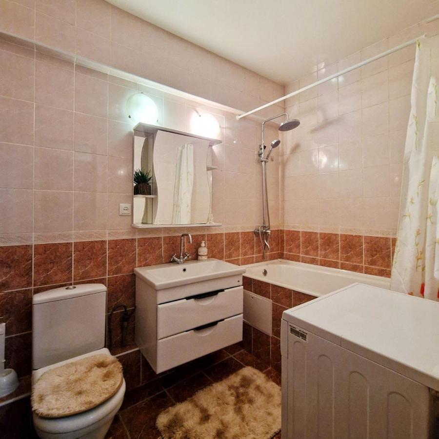 Apartment золотой квадрат Almaty